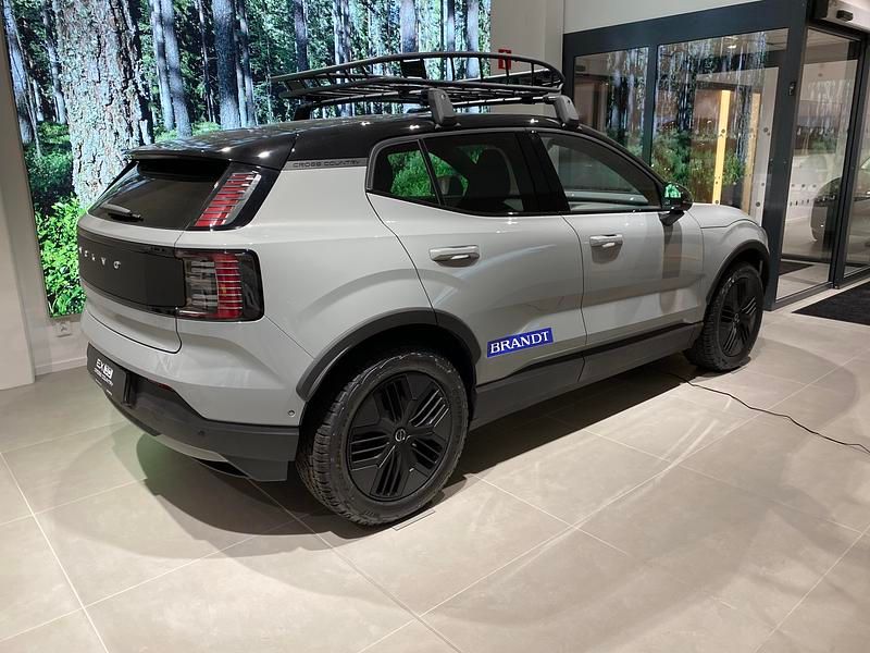 Ny Volvo EX30 CC Performance 2025 Grå