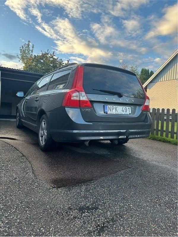 Begagnad Volvo V70 Momentum 146 HK (107 kW) 2009 Grå Kombi