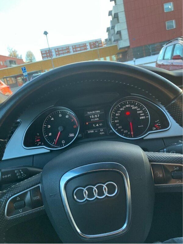 Svart Begagnad 2011 Audi A5 Sportback Comfort Halvkombi | 73 000 kr (Marknadspris) - Bild 1/4