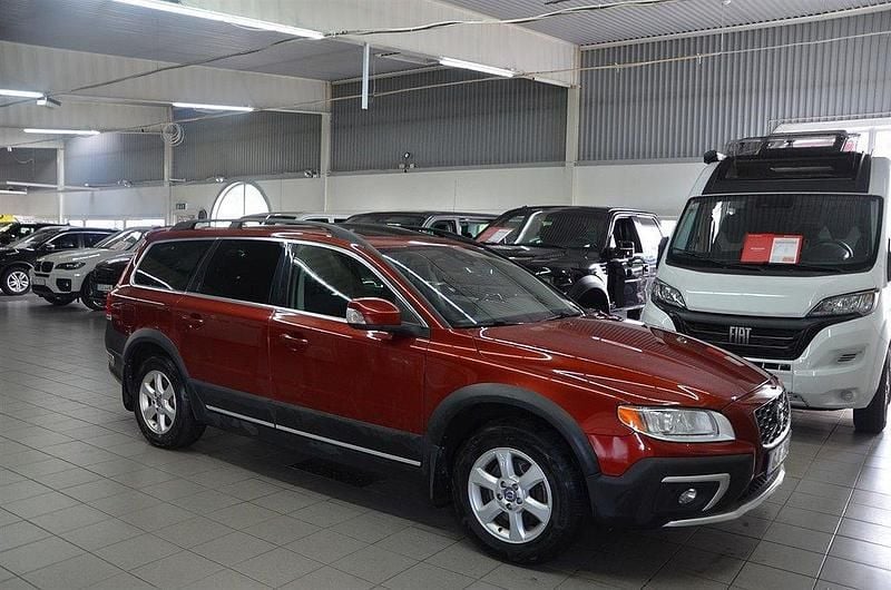 Röd Begagnad 2014 Volvo XC70 Momentum SUV | 129 900 kr (Marknadspris) - Bild 1/4
