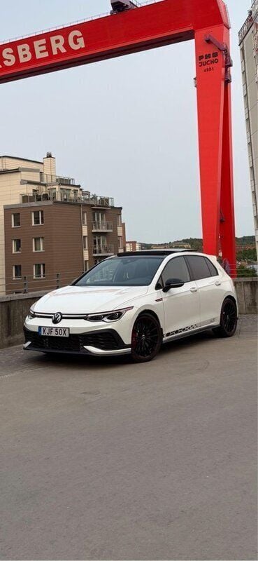 Vit Begagnad 2022 VW Golf VIII GTI Clubsport Halvkombi | 429 000 kr (Marknadspris) - Bild 1/4