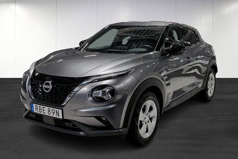 Grå Begagnad 2024 Nissan Juke N-Connecta SUV | 229 000 kr (Bra pris) - Bild 1/4