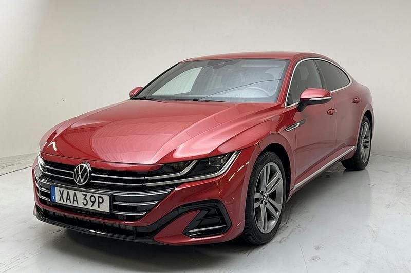 Röd Begagnad 2022 VW Arteon R-line Sedan | 239 000 kr (Bra pris) - Bild 1/4