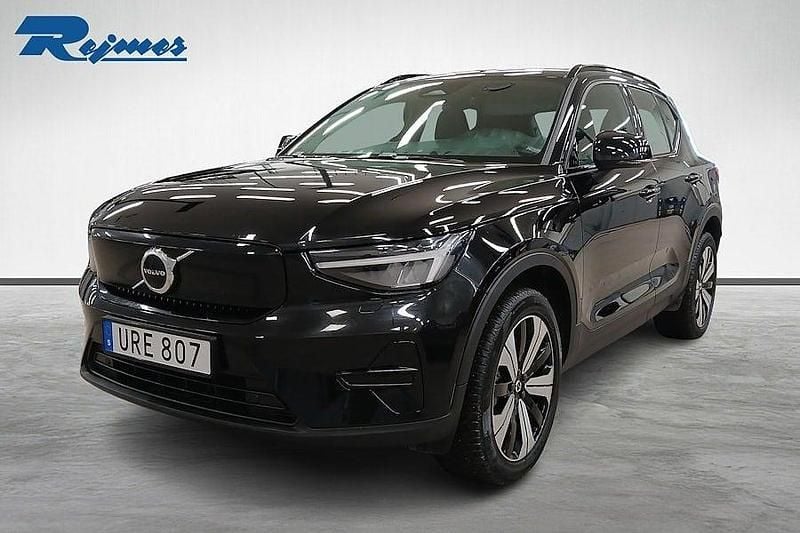 Svart Begagnad 2022 Volvo XC40 Core SUV | 309 900 kr (Bra pris) - Bild 1/4