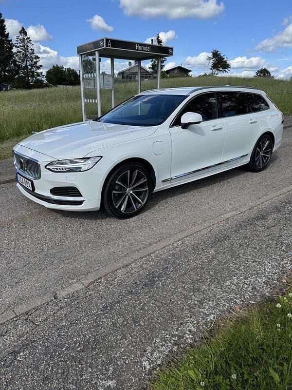 Vit Begagnad 2022 Volvo V90 Momentum Kombi | 285 000 kr (Bra pris) - Bild 1/4