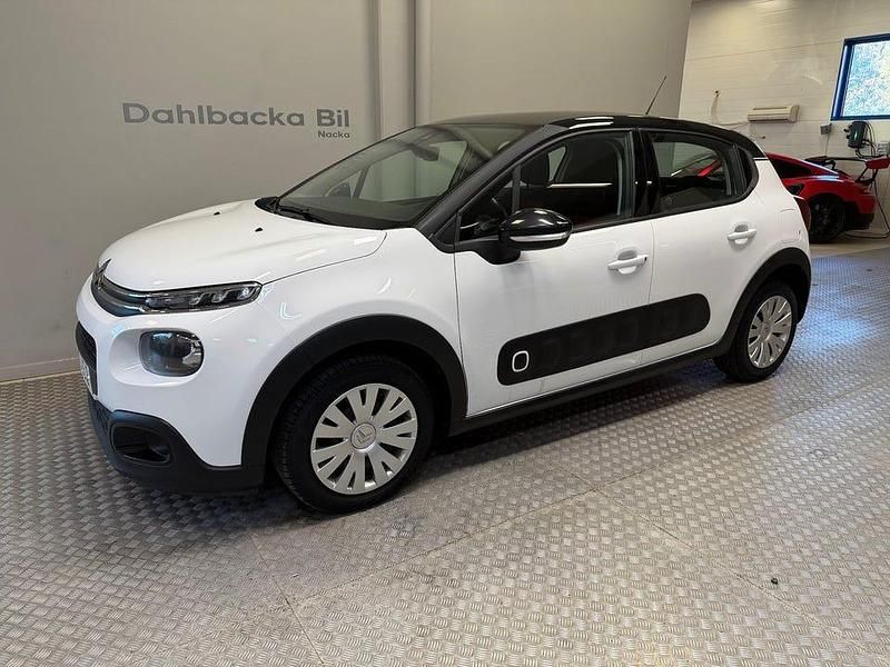 Vit Begagnad 2018 Citroën C3 PureTech Halvkombi | 130 000 kr (Marknadspris) - Bild 1/4