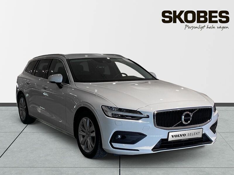 Vit Begagnad 2021 Volvo V60 Momentum Kombi | 324 900 kr (Lite dyr) - Bild 1/3