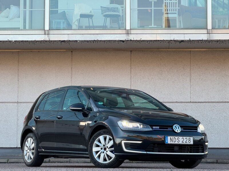 Svart Begagnad 2016 VW Golf VII GTE Halvkombi | 139 900 kr (Bra pris) - Bild 1/4