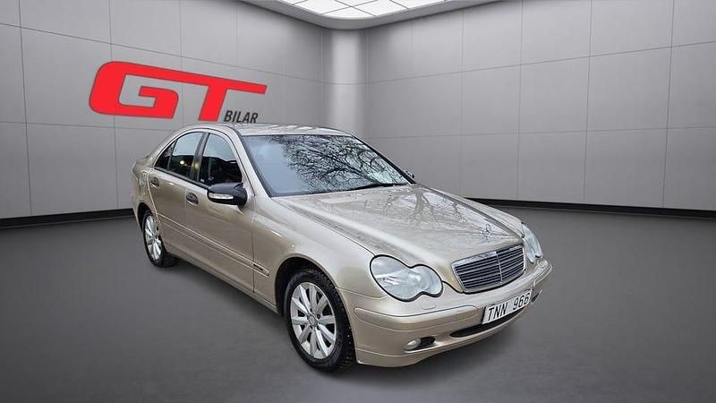 Ljusbrun Begagnad 2002 Mercedes C180 Sedan | 59 900 kr (Marknadspris) - Bild 1/4
