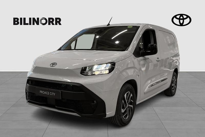 Vit Begagnad 2024 Toyota Proace City City Minibuss | 389 000 kr (Lite dyr) - Bild 1/4