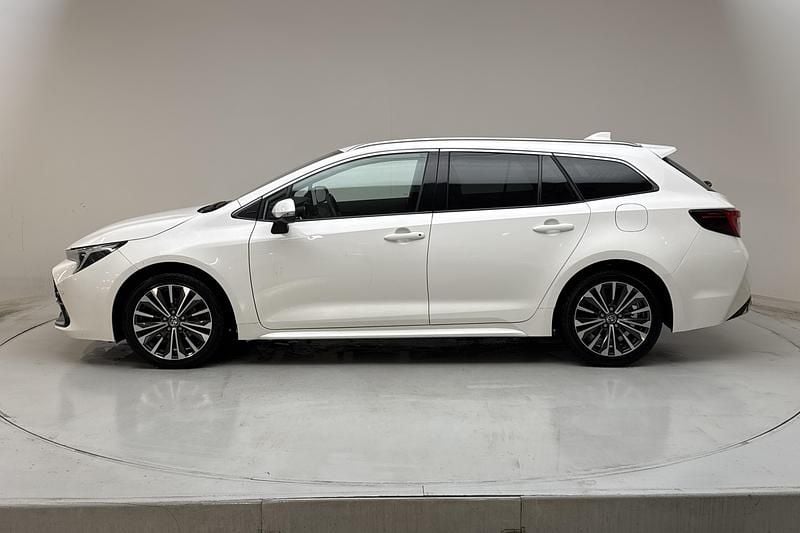 Begagnad Toyota Corolla 140 HK (102 kW) 2024 Vit Kombi