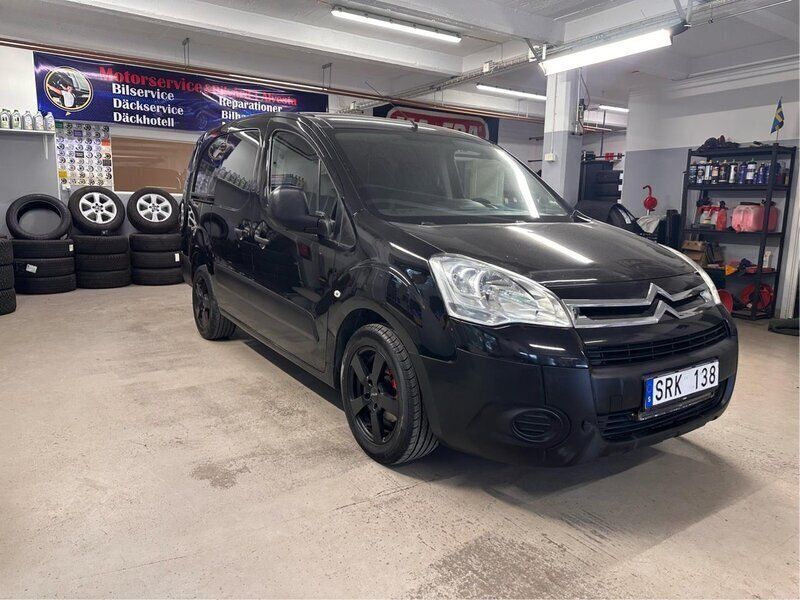 Svart Begagnad 2011 Citroën Berlingo Minibuss | 42 900 kr (Lite dyr) - Bild 1/4