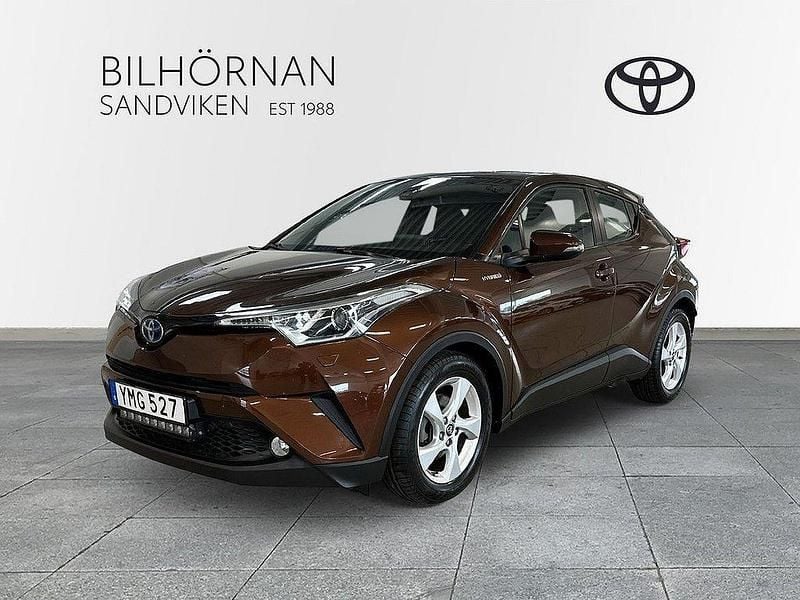 Brun Begagnad 2017 Toyota C-HR Active SUV | 209 900 kr (Marknadspris) - Bild 1/3