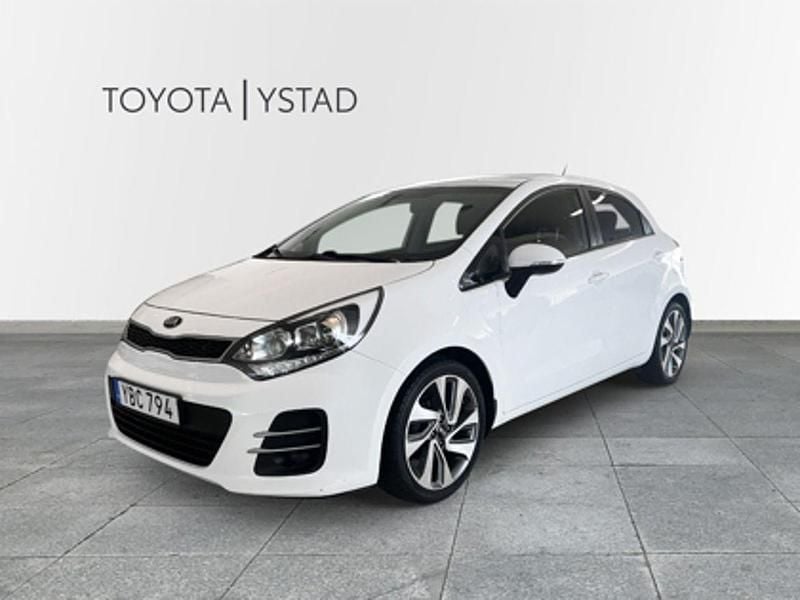 Vit Begagnad 2016 Kia Rio Halvkombi | 99 000 kr (Marknadspris) - Bild 1/4