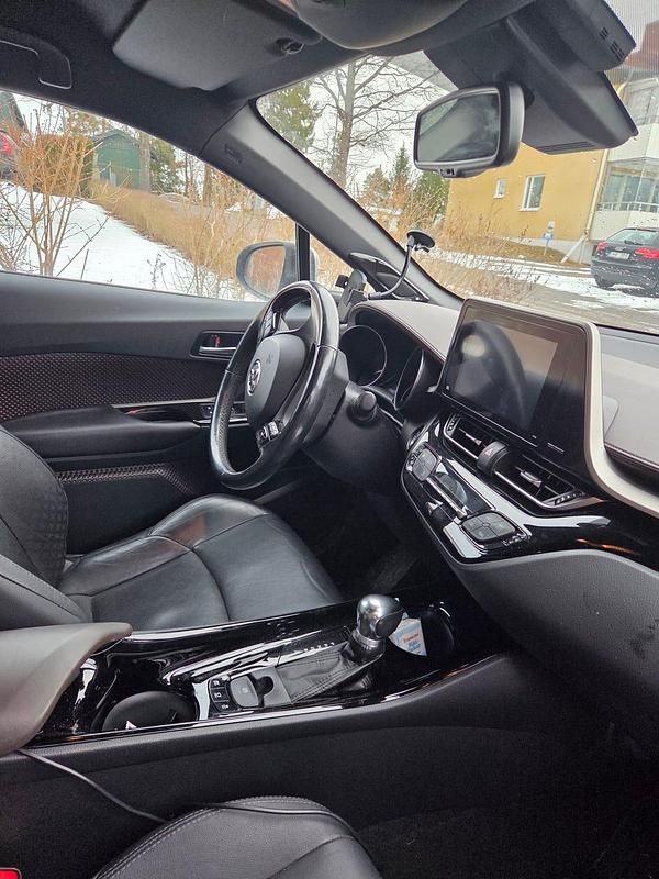 Begagnad Toyota C-HR 122 HK (89 kW) 2018 SUV