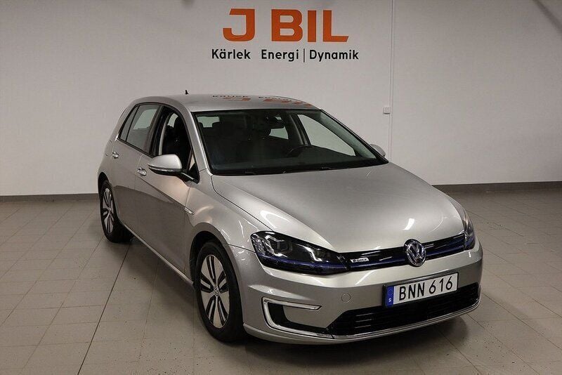Silver Begagnad 2015 VW e-Golf Halvkombi | 119 900 kr (Marknadspris) - Bild 1/4