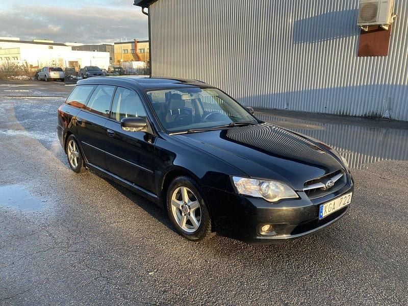 Svart Begagnad 2006 Subaru Legacy Kombi | 10 000 kr (Superpris) - Bild 1/4