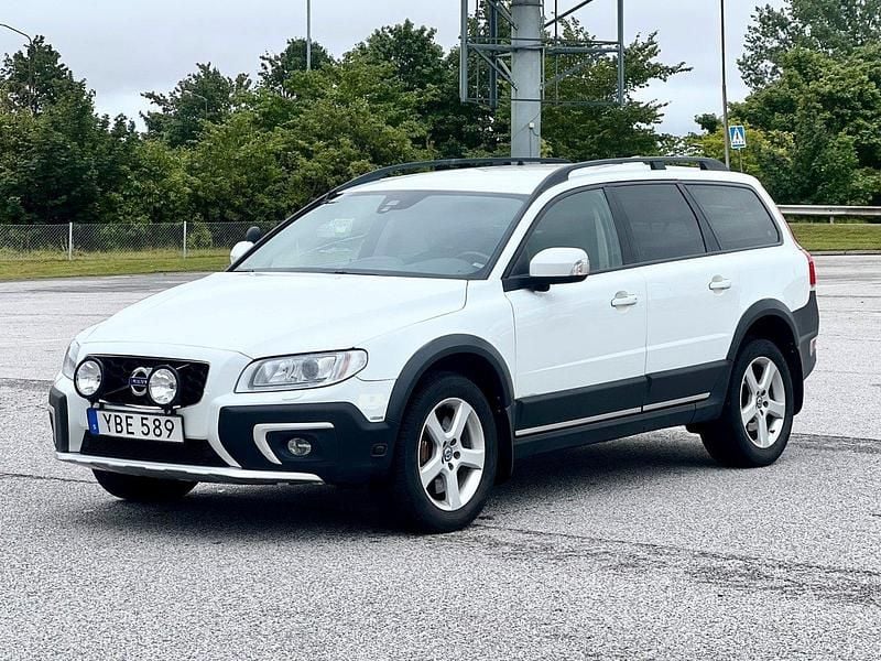 Vit Begagnad 2016 Volvo XC70 Kinetic SUV | 129 800 kr (Marknadspris) - Bild 1/4