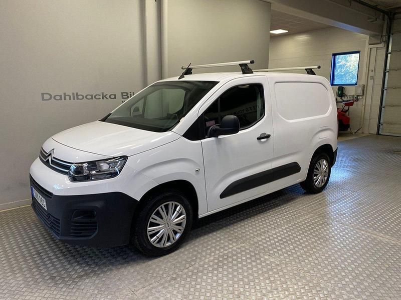 Vit Begagnad 2021 Citroën Berlingo Van | 159 000 kr (Marknadspris) - Bild 1/4