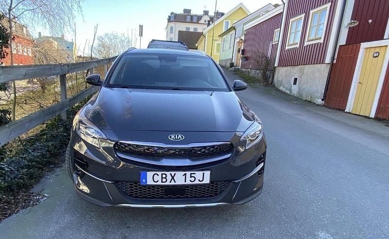 Grå Begagnad 2020 Kia XCeed SUV | 203 000 kr (Marknadspris) - Bild 1/4