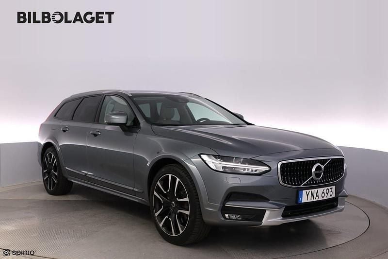 Grå Begagnad 2018 Volvo V90 CC Pro Kombi | 309 800 kr (Marknadspris) - Bild 1/4