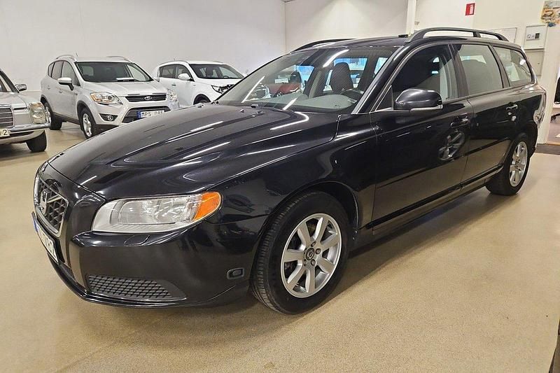 Svart Begagnad 2013 Volvo V70 Kombi | 129 900 kr (Marknadspris) - Bild 1/4