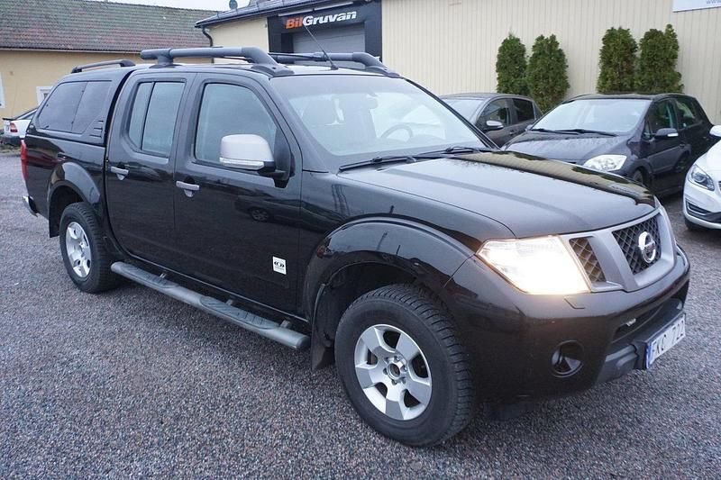 Svart Begagnad 2013 Nissan Navara Pickup | 129 900 kr (Marknadspris) - Bild 1/4