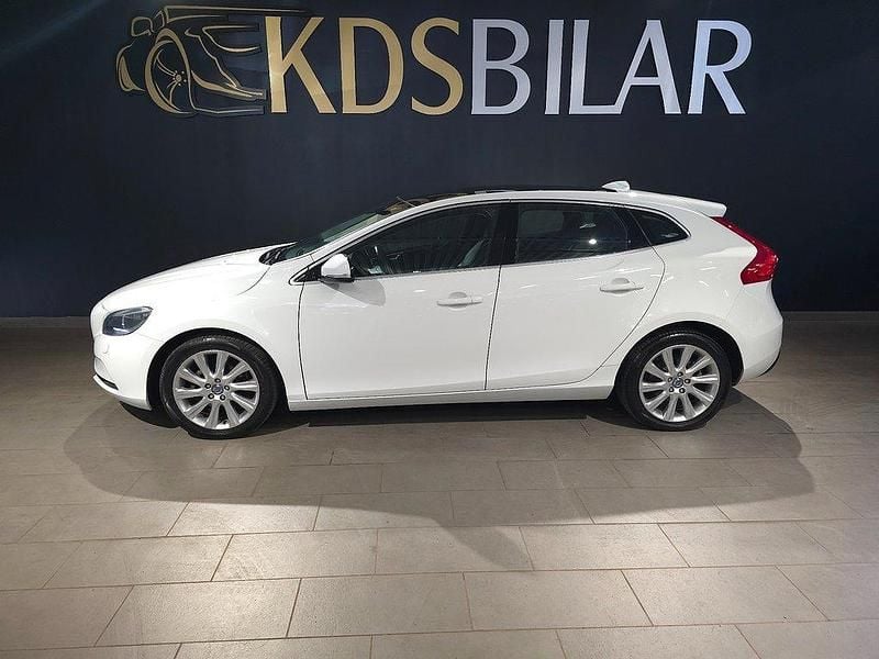 Vit Begagnad 2013 Volvo V40 Summum Kombi | 115 000 kr (Marknadspris) - Bild 1/4
