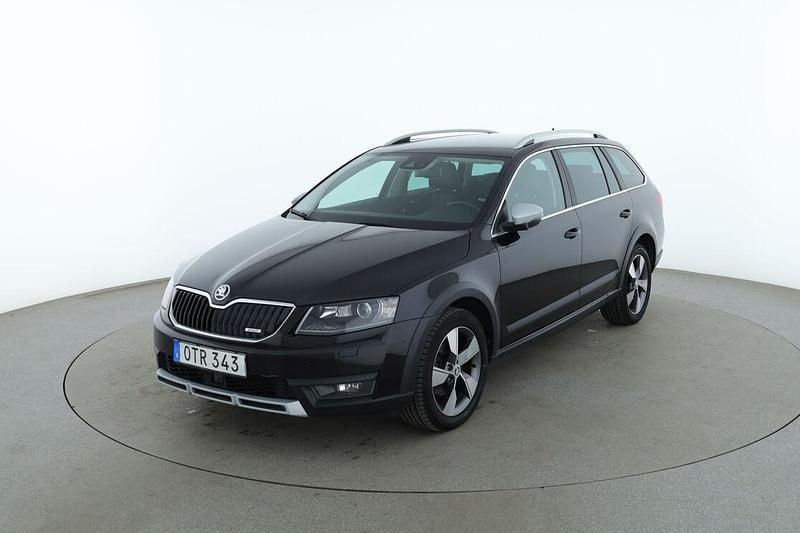 Svart Begagnad 2015 Skoda Octavia Business Line Kombi | 140 000 kr (Marknadspris) - Bild 1/3