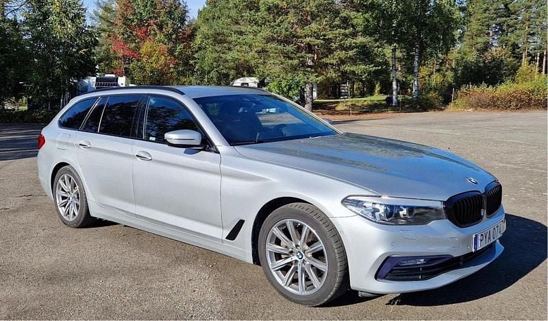 Silver Begagnad 2018 BMW 520 Sport Line Kombi | 200 000 kr (Bra pris) - Bild 1/4