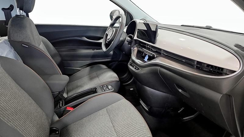 Begagnad Fiat 500e Icon 86 kW (118 HK) 2022 Vit Halvkombi