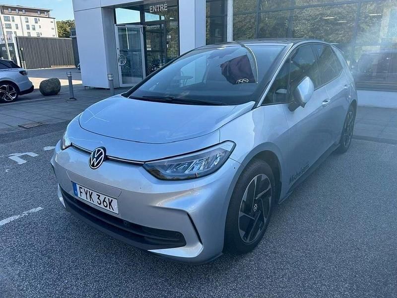 Silver (scale silver met black) Begagnad 2025 VW ID.3 Pure Halvkombi | 369 900 kr - Bild 1/1
