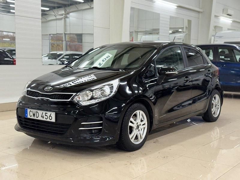 Svart Begagnad 2016 Kia Rio Halvkombi | 104 900 kr (Marknadspris) - Bild 1/4