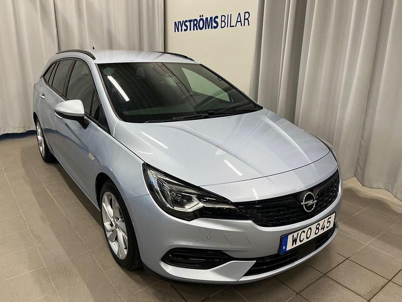 Grå (gråmetallic) Begagnad 2020 Opel Astra Sport Kombi | 179 900 kr (Dyr) - Bild 1/4