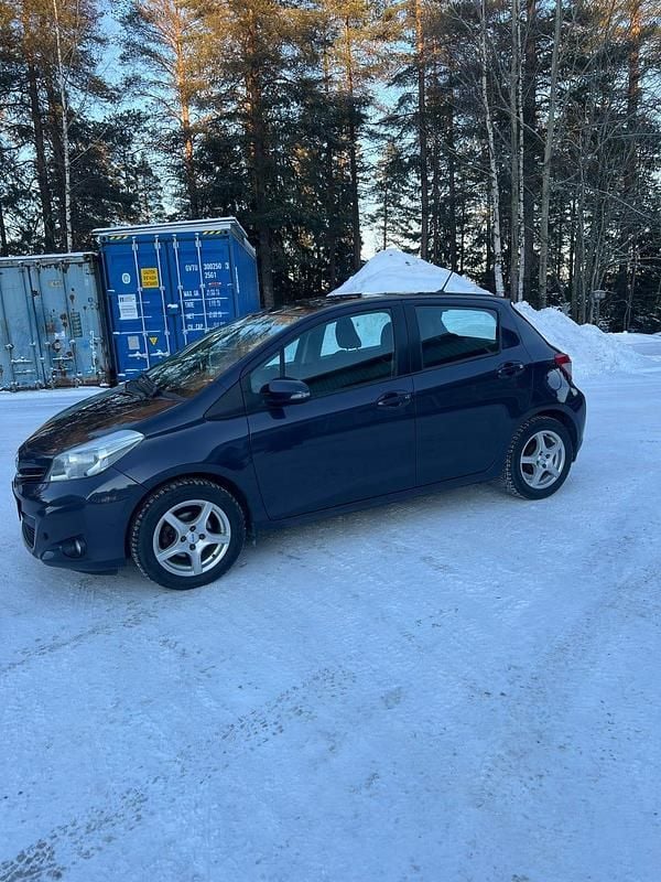 Begagnad Toyota Yaris 99 HK (72 kW) 2011 Halvkombi