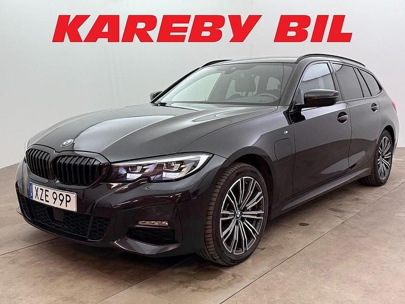 Svart Begagnad 2021 BMW 330e M Sport Kombi | 318 900 kr (Marknadspris) - Bild 1/2