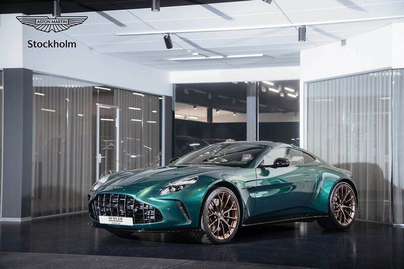 Grön Ny 2024 Aston Martin V8 Vantage Sportkupé | 2 825 000 kr - Bild 1/4