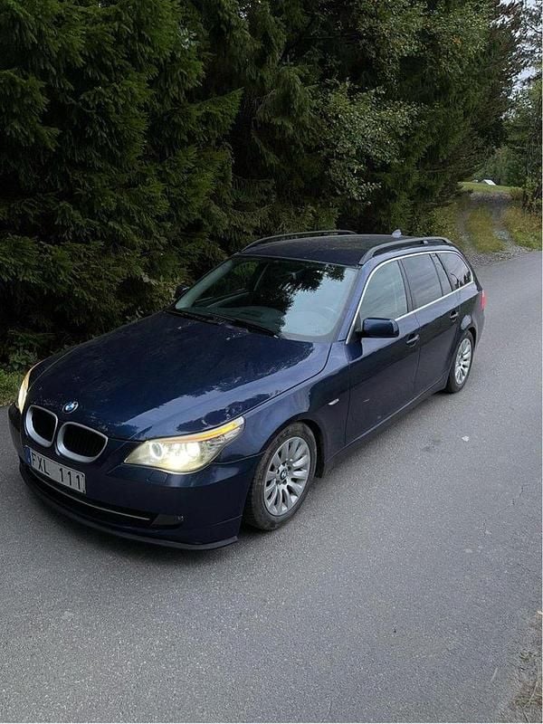 Blå Begagnad 2008 BMW 520 M Sport Kombi | 55 000 kr (Superpris) - Bild 1/3