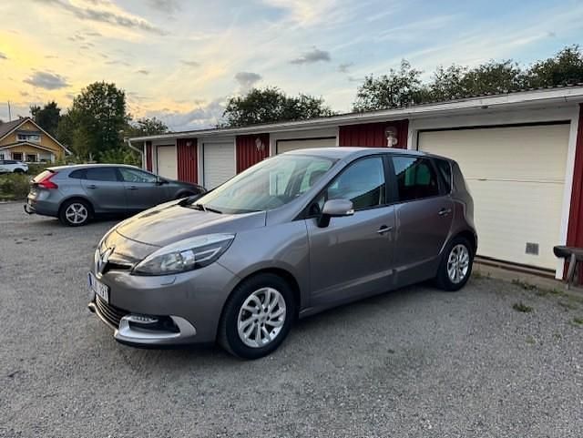 Grå Begagnad 2014 Renault Scénic III Minibuss | 84 900 kr (Marknadspris) - Bild 1/4