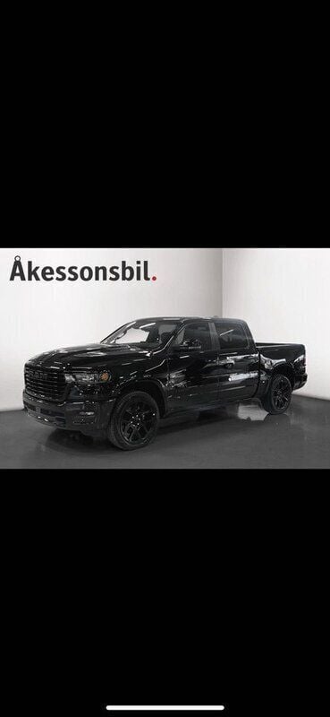 Svart Ny 2025 RAM 1500 Pickup | 1 186 250 kr - Bild 1/4