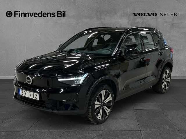 Svart Begagnad 2023 Volvo XC40 Core SUV | 309 000 kr - Bild 1/4