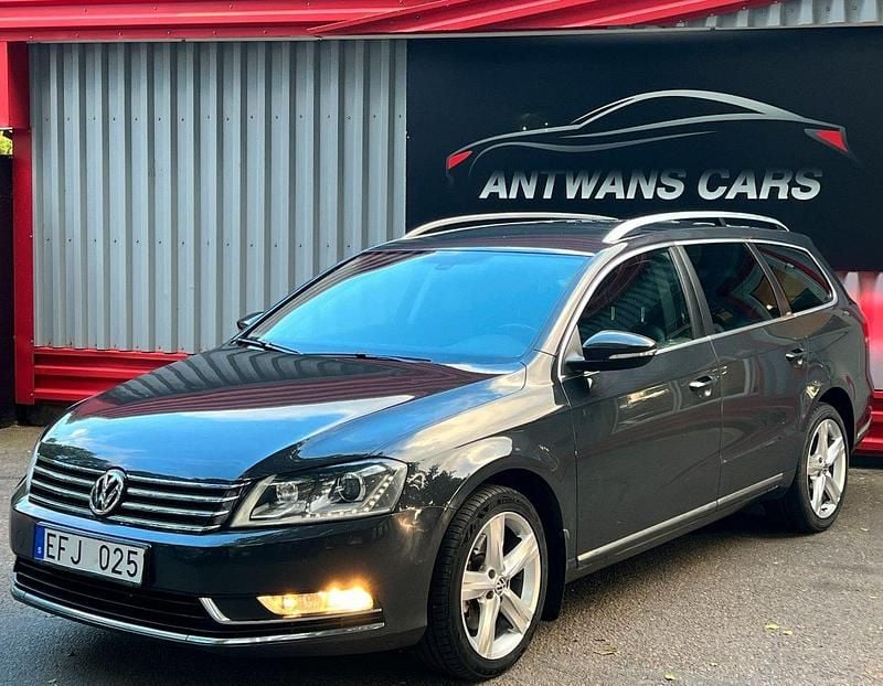Mörkgrå (grå) Begagnad 2012 VW Passat Kombi | 59 900 kr (Marknadspris) - Bild 1/4