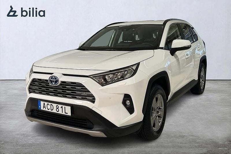 Vit Begagnad 2022 Toyota RAV4 Hybrid Active SUV | 379 900 kr (Marknadspris) - Bild 1/4