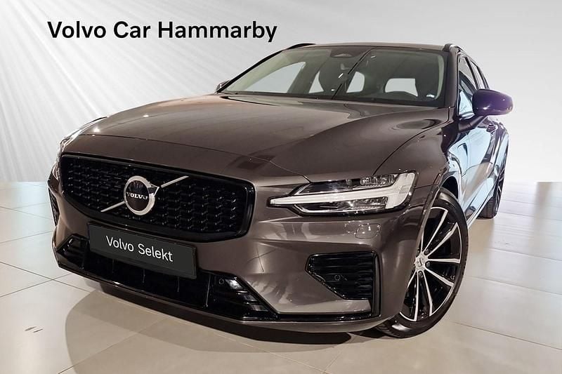 Grå Begagnad 2024 Volvo V60 Plus Kombi | 509 000 kr (Lite dyr) - Bild 1/3