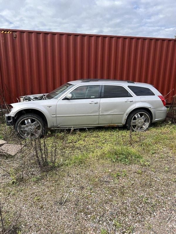 Silver Begagnad 2005 Dodge Magnum Kombi | 1 800 kr - Bild 1/4