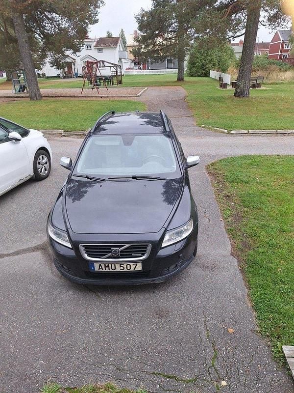 Svart Begagnad 2008 Volvo V50 R-Design Kombi | 12 000 kr (Superpris) - Bild 1/2