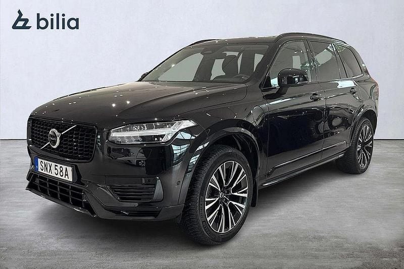 Svart Begagnad 2022 Volvo XC90 Plus SUV | 679 000 kr (Marknadspris) - Bild 1/3