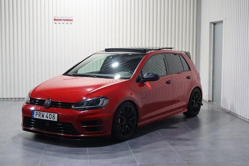 Röd Begagnad 2014 VW Golf VII R Halvkombi | 249 900 kr (Dyr) - Bild 1/4
