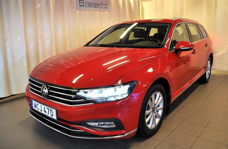 Röd Begagnad 2023 VW Passat GT Kombi | 309 000 kr (Bra pris) - Bild 1/4