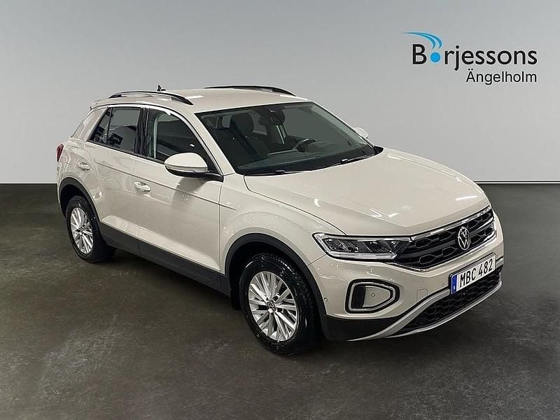 Grå Begagnad 2022 VW T-Roc SUV | 229 000 kr (Marknadspris) - Bild 1/4